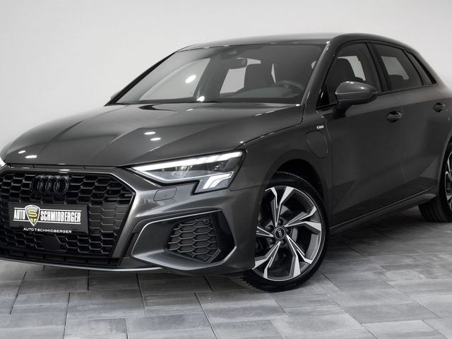 Audi A3 Sportback S-Line in Grau