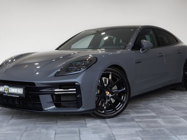 Porsche Panamera in Grau